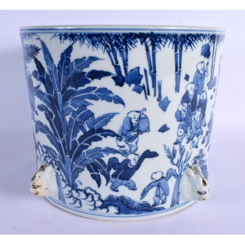 1810 - A LARGE CHINESE BLUE AND WHITE PORCELAIN CENSER 20th Century. 22 cm x 24 cm.