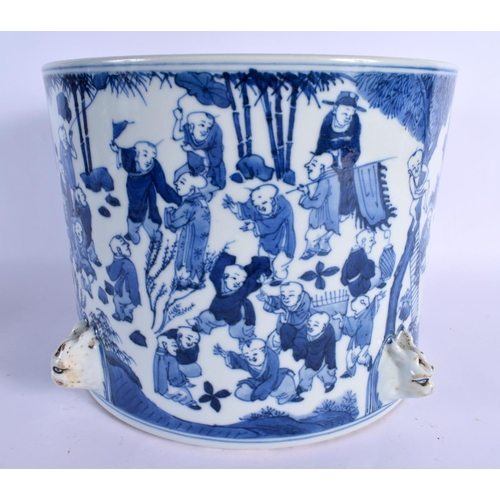 1810 - A LARGE CHINESE BLUE AND WHITE PORCELAIN CENSER 20th Century. 22 cm x 24 cm.