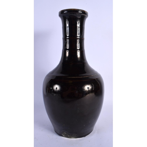 1811 - A LARGE 19TH CENTURY CHINESE BROWN GLAZED PORCELAIN VASE Late Qing. 32 cm high.