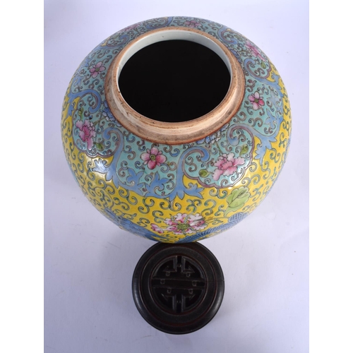 1823 - A LARGE 19TH CENTURY CHINESE FAMILLE ROSE YELLOW GROUND GINGER JAR AND COVER Qing. 23 cm x 17 cm.