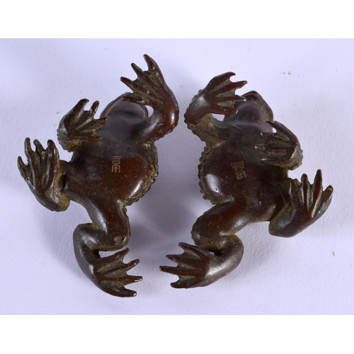 1852 - A PAIR OF JAPANESE BRONZE TOAD OKIMONO. 5.5 cm x 4.5 cm.