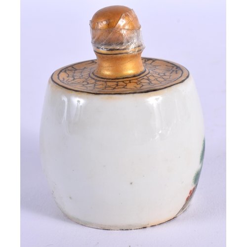 1854 - A CHINESE EROTIC PORCELAIN SNUFF BOTTLE 20th Century. 6 cm x 5 cm.