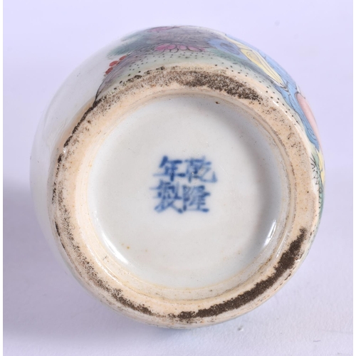 1854 - A CHINESE EROTIC PORCELAIN SNUFF BOTTLE 20th Century. 6 cm x 5 cm.