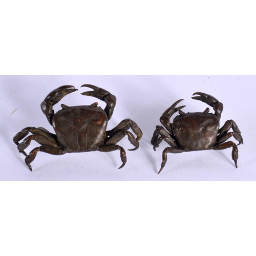 1868 - A PAIR OF JAPANESE BRONZE CRAB OKIMONO. 5 cm x 3 cm.