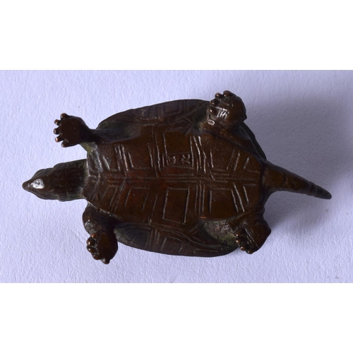 1876 - A JAPANESE BRONZE TORTOISE OKIMONO. 6 cm x 3 cm.