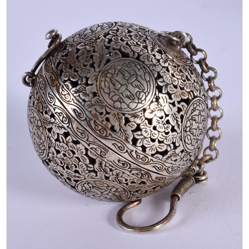 1880 - A CHINESE WHITE METAL TRAVELLING INCENSE BURNER 20th Century. 17 grams. 5 cm wide.