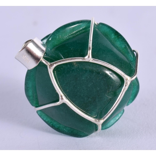 1887 - A CHINESE CARVED JADE AND SILVER PENDANT 20th Century. 17 grams. 3.75 cm x 2.75 cm.