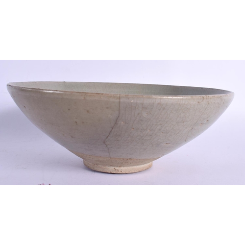 2135 - FOUR CHINESE SONG/YUAN DYNASTY STONEWARE BOWLS. Largest 20 cm diameter. (4)