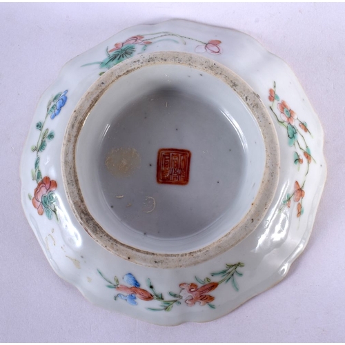 1677 - AN EARLY 20TH CENTURY CHINESE FAMILLE JAUNE PORCELAIN TAZZA Late Qing/Republic. 14 cm wide.