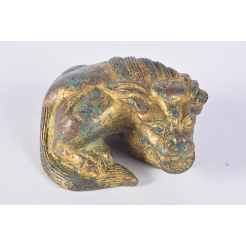 3015 - A small Chinese bronze gilded beast 3.5 x 7 cm.