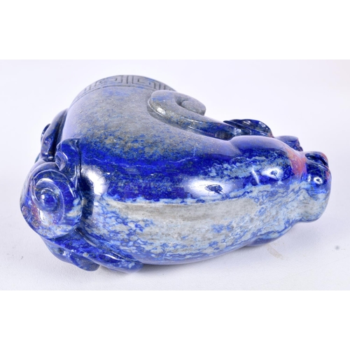 3026 - A carved Lapis Lazuli boulder in the form of a beast 6 x 10 cm.