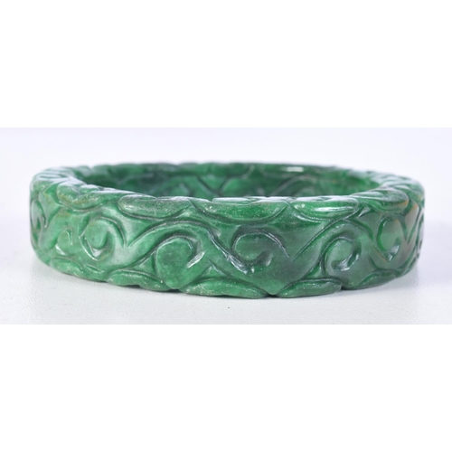 3028 - A carved jadeite bracelet 8cm.