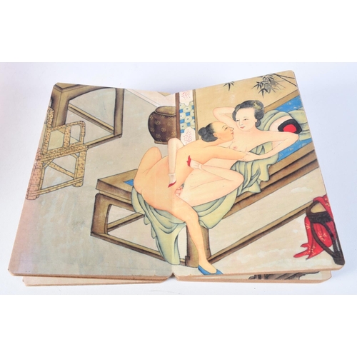 3047 - A Chinese erotic booklet 18 x 12 x 3 cm.