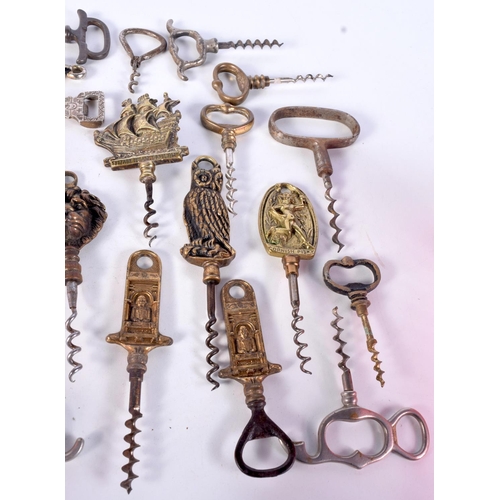 3057 - A collection of metal and brass vintage corkscrews (21).