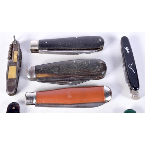 3069 - A collection of vintage pen knives largest 9 cm. (10).