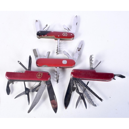 3070 - A collection of Swiss Army knives 9 cm (4).