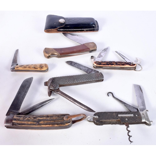 3071 - A collection of pen knives, bosun knives etc 12 cm (11).