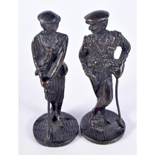 3074 - A pair of small bronze models of golfers 10 cm (2).