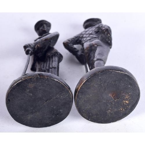 3074 - A pair of small bronze models of golfers 10 cm (2).