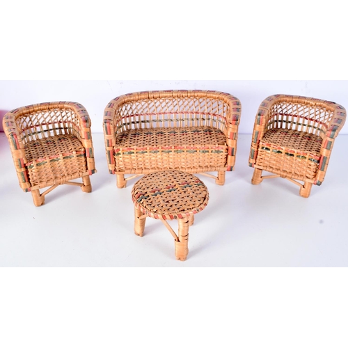 3075 - A miniature apprentice piece  Rattan furniture set 14 x 24 cm (4).