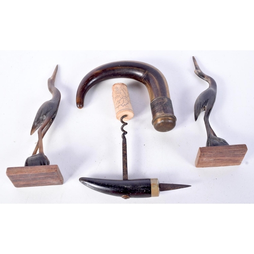 3081 - A pair of small horn birds together with a corkscrew and a snuff horn   largest 17cm (4).