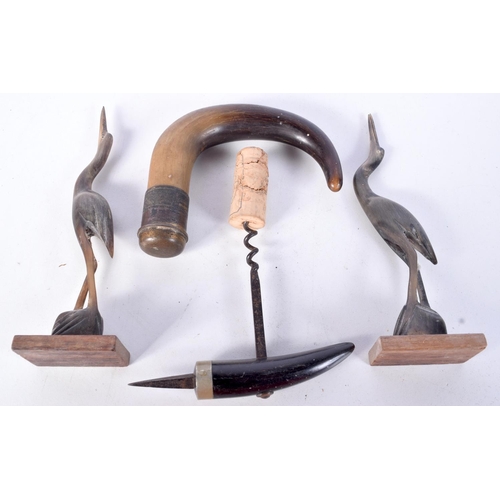 3081 - A pair of small horn birds together with a corkscrew and a snuff horn   largest 17cm (4).