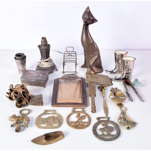 3086 - A collection of metal items bronze cat, lamp stand , horse brass, belt buckles etc24 cm  (Qty)