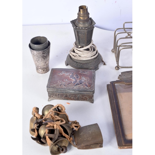 3086 - A collection of metal items bronze cat, lamp stand , horse brass, belt buckles etc24 cm  (Qty)