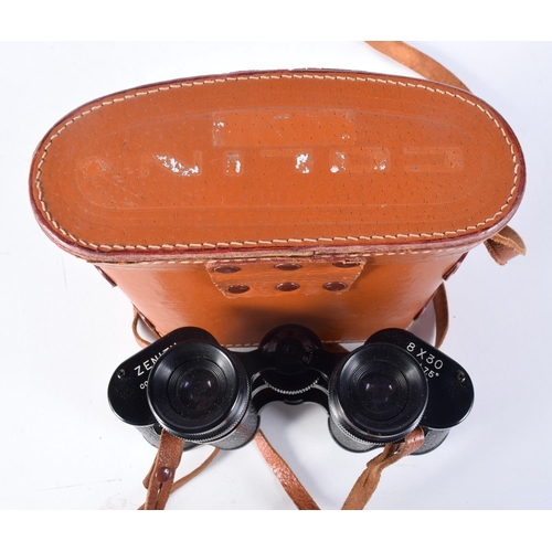 3102 - A collection of binoculars and two large lenses (6).