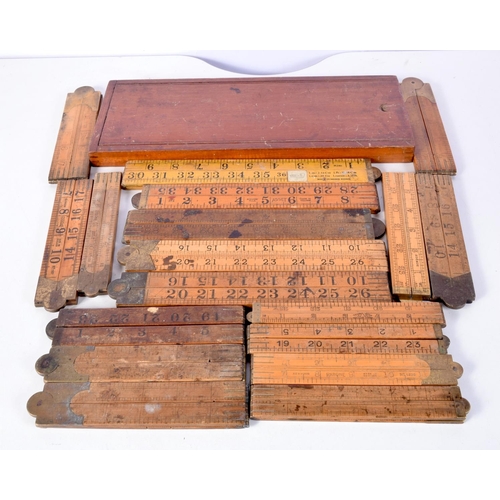 3105 - A collection of vintage wooden folding rulers 33 cm (19).