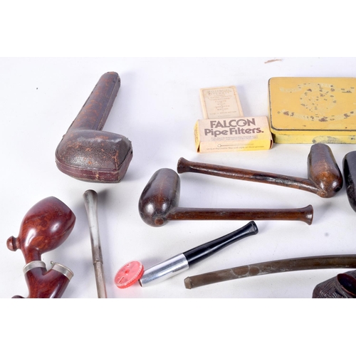 3106 - A collection of pipes and accessories (Qty)