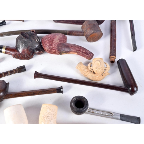 3106 - A collection of pipes and accessories (Qty)