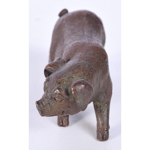 3152 - A Japanese bronze pig. 3.5 x 8cm.