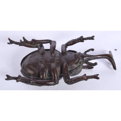 3154 - A Japanese bronze stag beetle. 8cm.