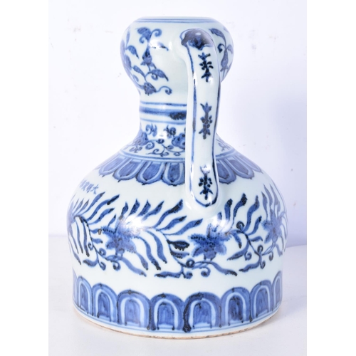 3184 - A Chinese porcelain blue and white twin-handled vase decorated with lotus. 20cm high.