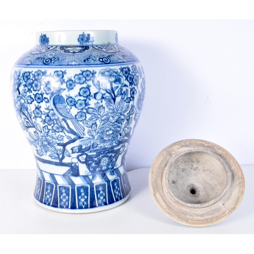 3192 - A large Chinese porcelain blue and white baluster vase. With associated lid. 46cm high.