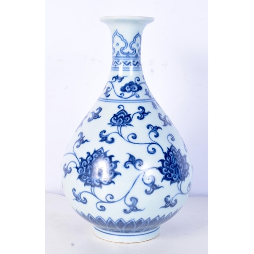 3195 - A small Chinese porcelain blue and white Yuyuchunpin vase decorated with lotus. 24cm high.