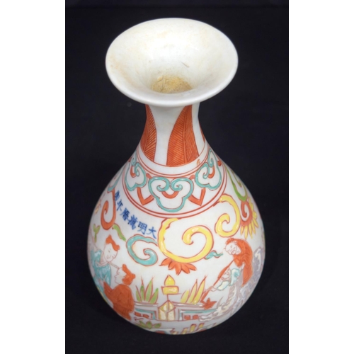 3196 - A Chinese Sancai glaze Yuyuchunpin vase decorated with figures in a landscape. 25cm high.