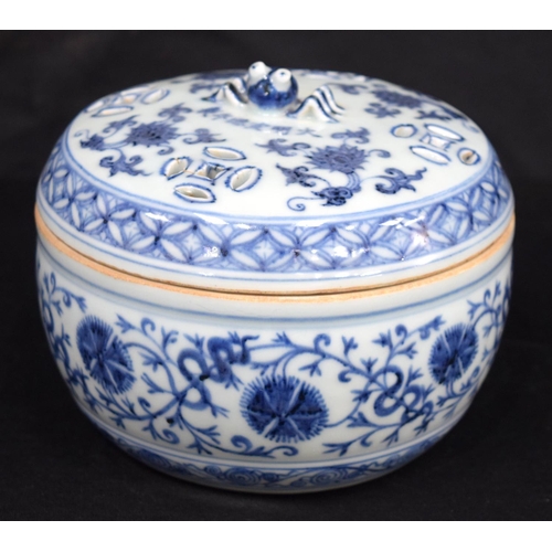 3197 - A Chinese porcelain blue and white jar and cover decorated with lotus. The lid with a spider handle.... 