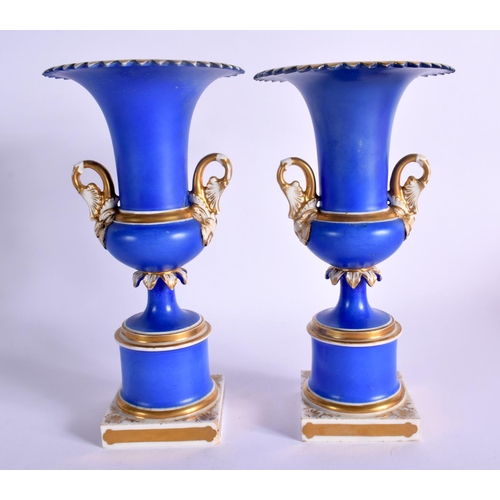 251 - 19TH CENTURY CHAMBERLAINS WORCESTER PAIR OF TWO HANDLED BLUE GROUND VASE PAINTED WITH SCENES OF WORC... 