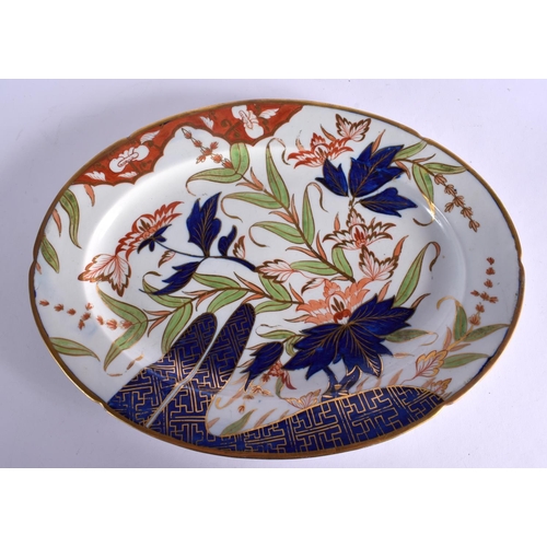 253 - EARLY 19TH C. COALPORT OVAL SERVING TRAY PAINTED WITH THE FINGER AND THUMB PATTERN. 34.5cm Long  26c... 