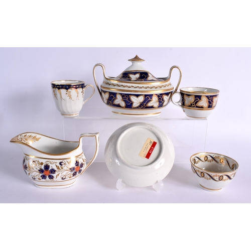 258 - LATE 18TH CENTURY NEW HALL TWO HANDLED SUCRIER AND COVER WITH MATCHING CUP PAINTED WITH PATTERN 695... 