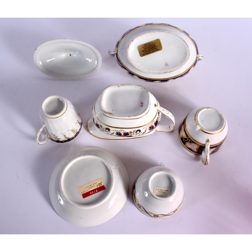 258 - LATE 18TH CENTURY NEW HALL TWO HANDLED SUCRIER AND COVER WITH MATCHING CUP PAINTED WITH PATTERN 695... 