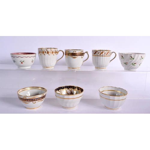 259 - 18TH CENTURY NEW HALL BLUE AND GILT TRIO  THREE TEABOWLS AND SAUCERS  ONE PATTERN 27 GODDEN REFERENC... 