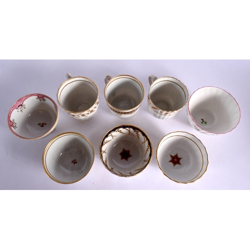 259 - 18TH CENTURY NEW HALL BLUE AND GILT TRIO  THREE TEABOWLS AND SAUCERS  ONE PATTERN 27 GODDEN REFERENC... 