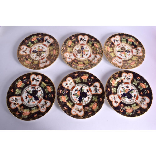 261 - ROYAL CROWN DERBY SET OF TWELVE IMARI PATTERN 9022 LUNCHEON PLATES AND TWO MATCHING SERVING DISHES D... 
