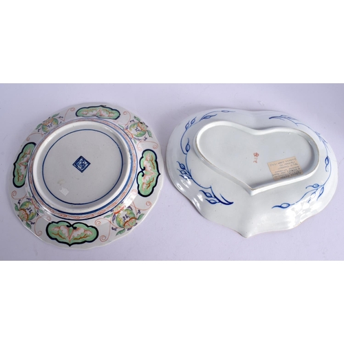 272 - 18TH CENTURY DERBY IMARI STYLE PLATE PAINTED IN RED BLUE AND GOLD  FRETTED SQUARE MARK AND A DERBY I... 