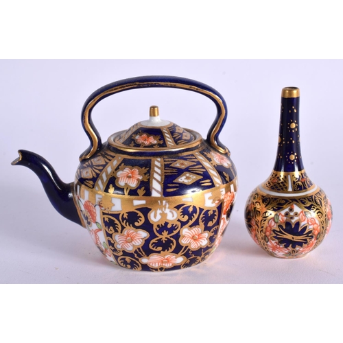 289 - ROYAL CROWN DERBY KETTLE AND COVER PAINTED WITH PATTERN 6299 DATE MARK 1919 AND A BOTTLE VASE SIMILA... 