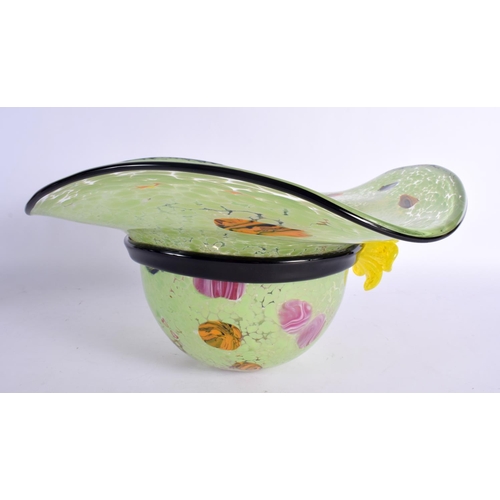360 - A LOVELY STUDIO ART GLASS MURANO FRUIT BOWL in the form of a hat. 35 cm x 18 cm.