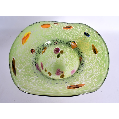 360 - A LOVELY STUDIO ART GLASS MURANO FRUIT BOWL in the form of a hat. 35 cm x 18 cm.